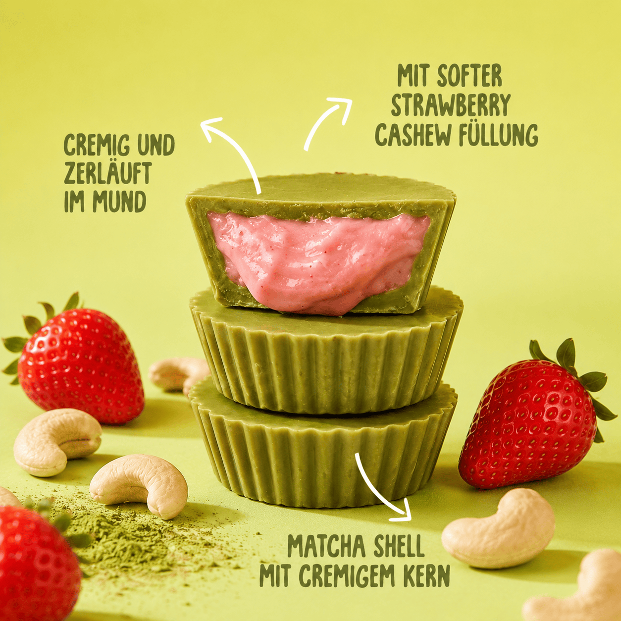 Matcha Cups Cashew Strawberry mit cremiger Erdbeer-Cashew-Füllung und Matcha-Schale